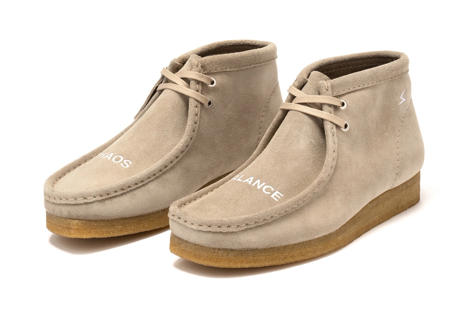 UNDERCOVER X CLARKS UC2B4F03 WALLABEE BOOTS BEIGE